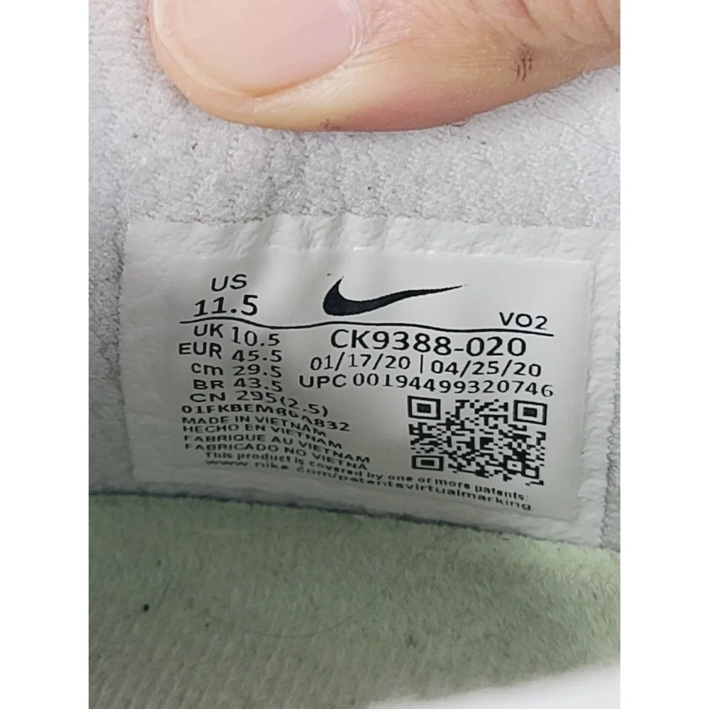 Nike,‎ Solid Low-top Cross-Training Shoes, Men's Size 11.5 White / Aqua.